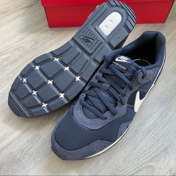NWT Nike Venture Runner Men’s Shoes - Picture 3 of 8